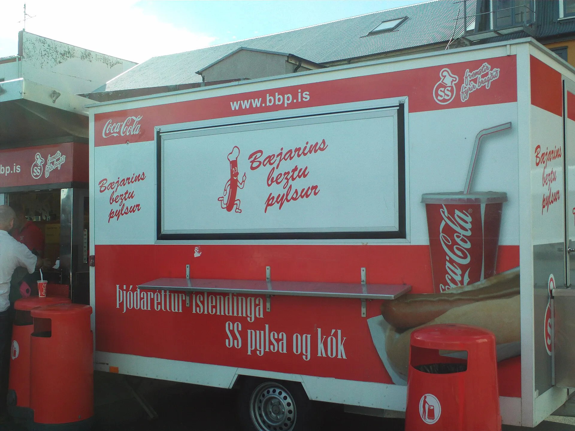 Budka z hot dogami Bæjarins Beztu Pylsur w Reykjavíku