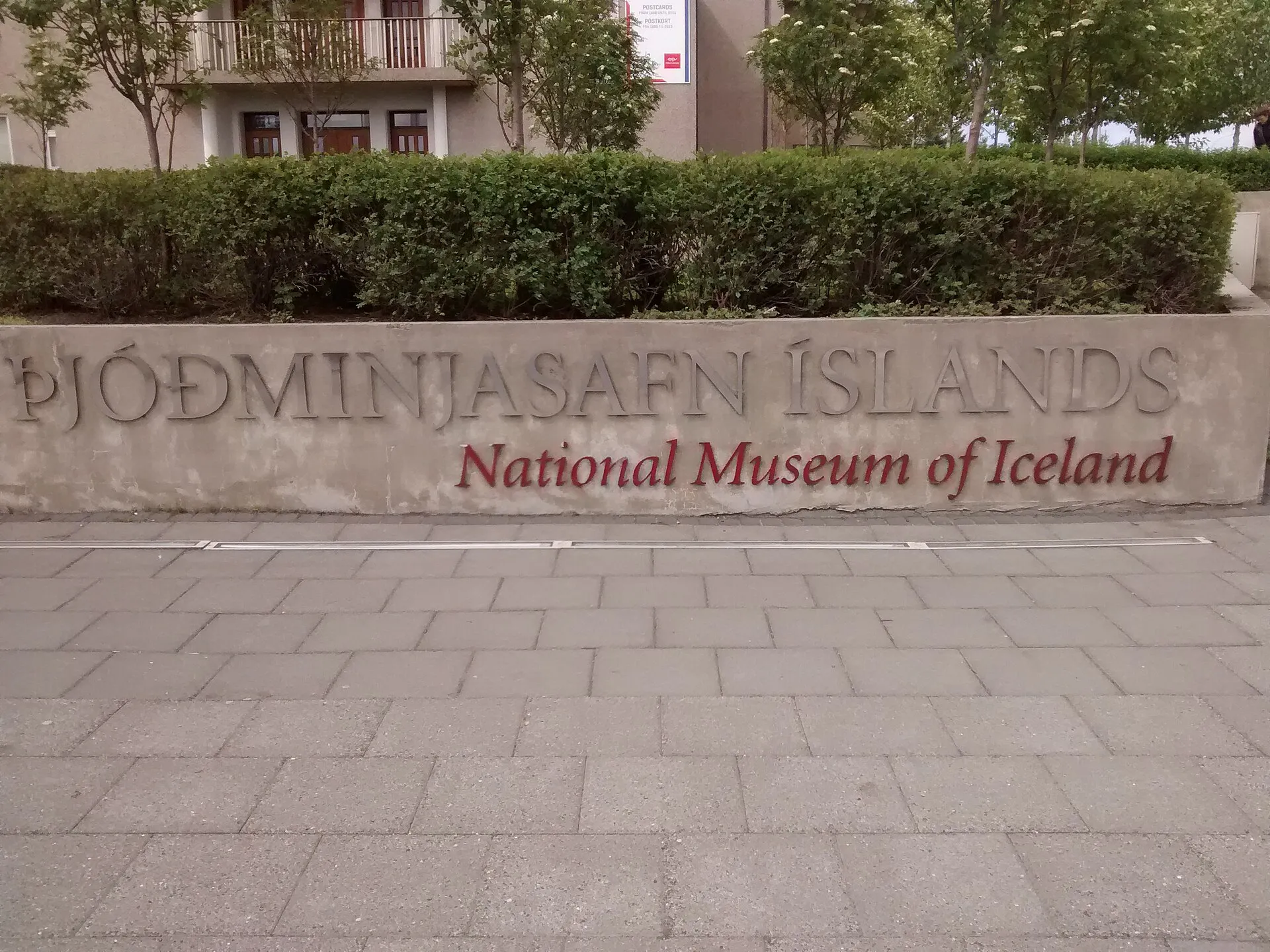 Napis Þjóðminjasafn Íslands przed Muzeum Narodowym w Reykjavíku – widać litery Þ, Ð i Í